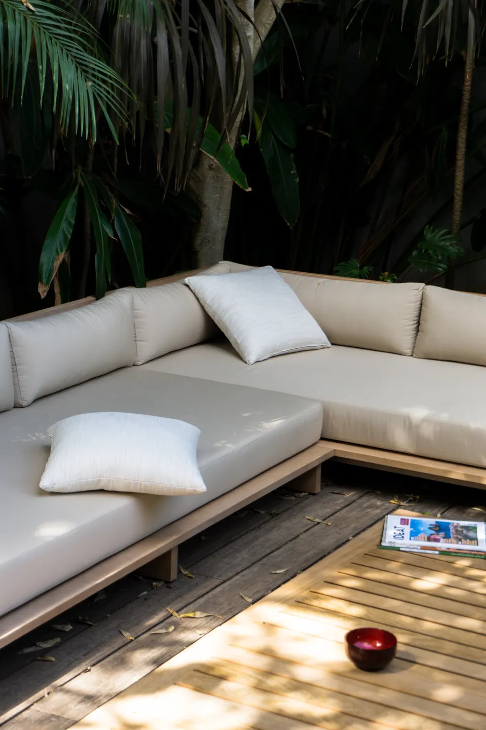 Outdoor furnite couch details