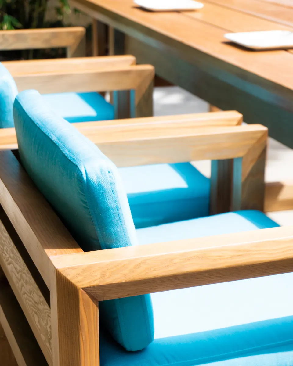 Outdoor furnite table and chairs blues