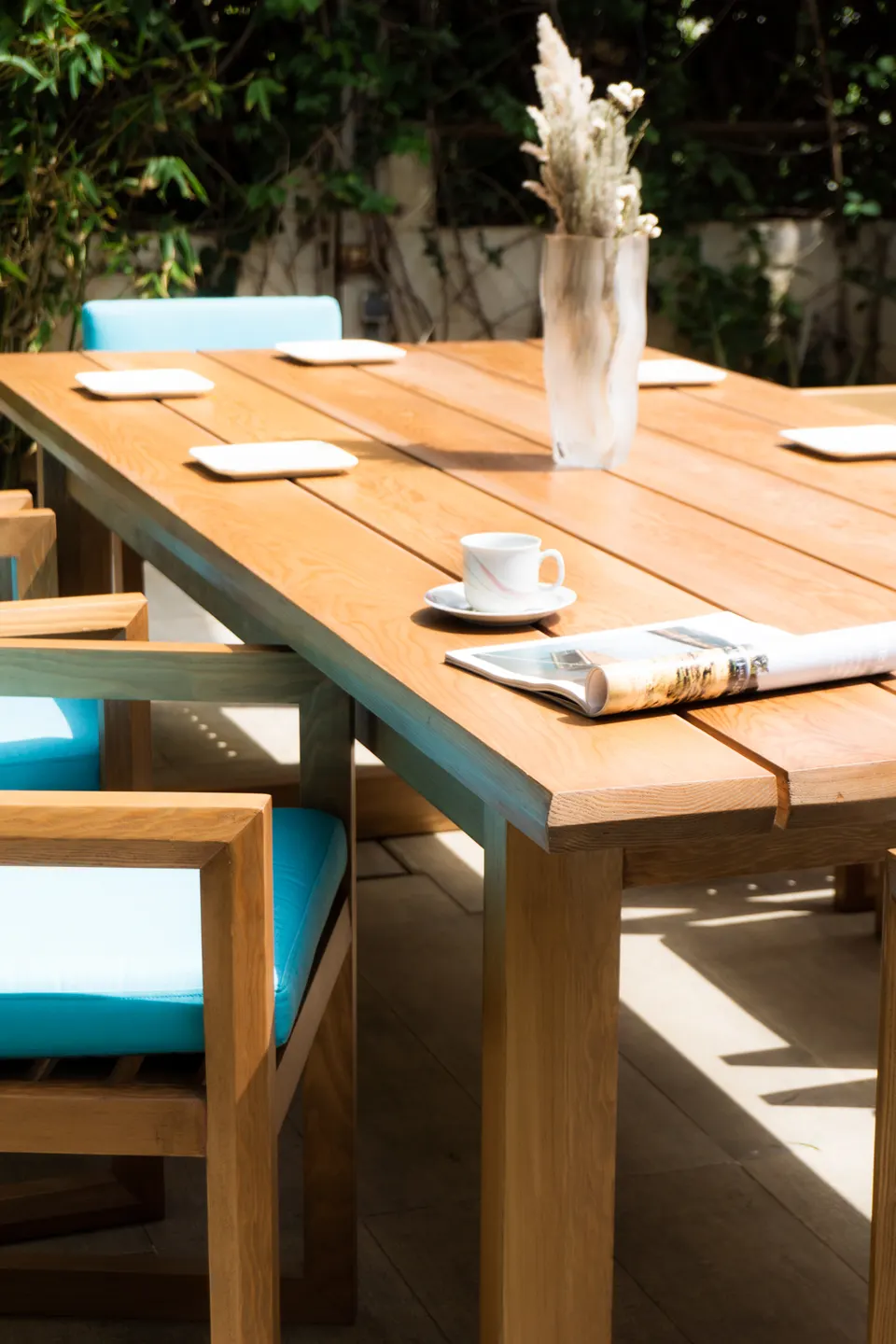 Outdoor furnite table and chairs bluess