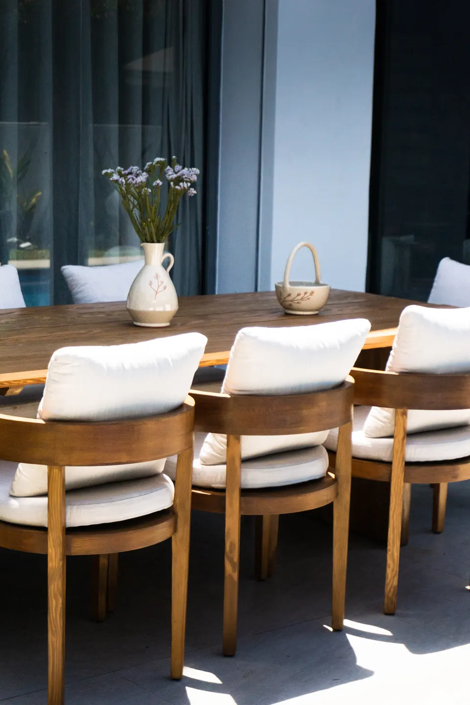 Outdoor furnite table and chairs browns